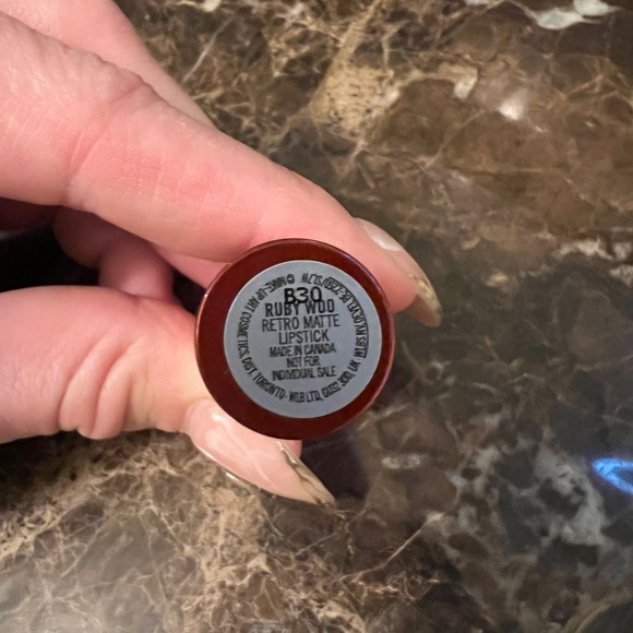 Mac Mini Retro Matte Lipstick in color Ruby Woo - Picture 5 of 5